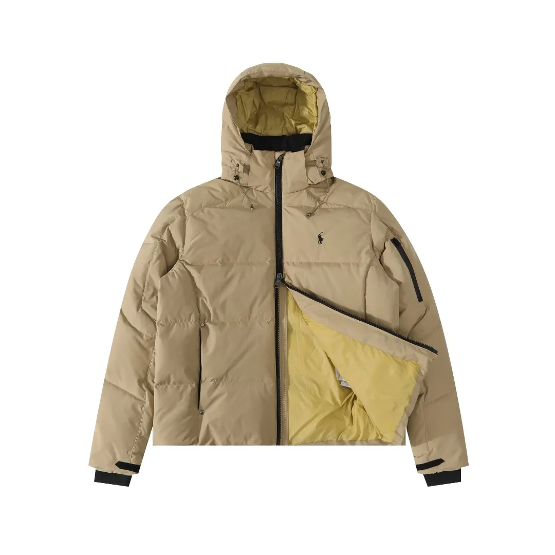 P680 #R58 Ralph Lauren/Ralph Lauren classic new down jacket jacket with detachable hood extra thick plush down jacket men's top "Thousands of stitches of electric embroidery, the logo is like a work of art" The imported Barudan embroidery machine is used to carve the classic polo logo with precision electric embroidery technology. Each letter is full and three-dimensional, with clear details, making it the "most expensive embroidered logo" on the down jacket, highlighting its extraordinary status. "75% national standard high-quality white duck down, light and heat-locking" is filled with 75% high-quality white duck down, which is light and pressure-free, but has excellent warmth retention. After compression, it can quickly rebound and become fluffy, say goodbye to bloat, embrace unburdened warmth, and face the cold winter without timidity. "Technical fabrics that protect against cold and wind and rain" · Long-lasting fluffy and non-stiffening, consistent thermal performance · 400T high-density gallbladder + pinhole retraction technology, completely say goodbye to velvet · Windproof and waterproof matte fabric with adjustable hem, easy to deal with bad weather "Five colors come together to interpret diverse styles" · White: pure first snow, fresh and versatile · Black: classic without limits, calm and atmospheric · Navy blue: low-key and elegant, suitable for both business and leisure · Sky blue: bright and healing, brightening up dull winter days · Khaki: retro and gentle, the first choice for urban wanderers "The details are authentic, the texture is everywhere" The original electroplated YK zipper is smooth and durable, the detachable hood can be worn multiple times, and the original hangtag and washable label ensure authentic quality. The same design for men and women makes it easy to control whether it is used as a couple's outfit or to create personal style, making it an indispensable fashion equipment this winter.  Color: Black, Navy, Khaki, White, Sky Blue Size: S M L